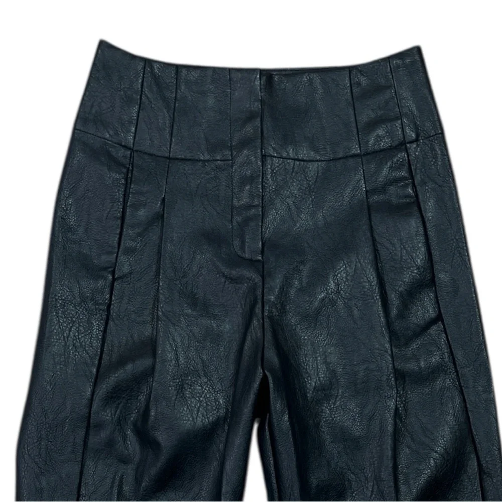 Line & Dot nwt line